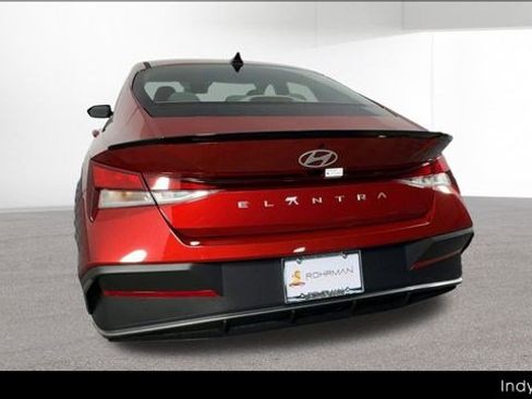 Certified 2025 Hyundai Elantra Sport FWD image 8