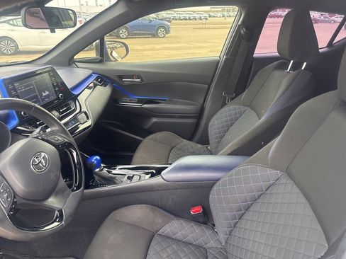 Used 2020 Toyota C-HR XLE image 39
