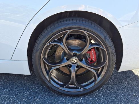 New 2025 Alfa Romeo Giulia AWD image 5