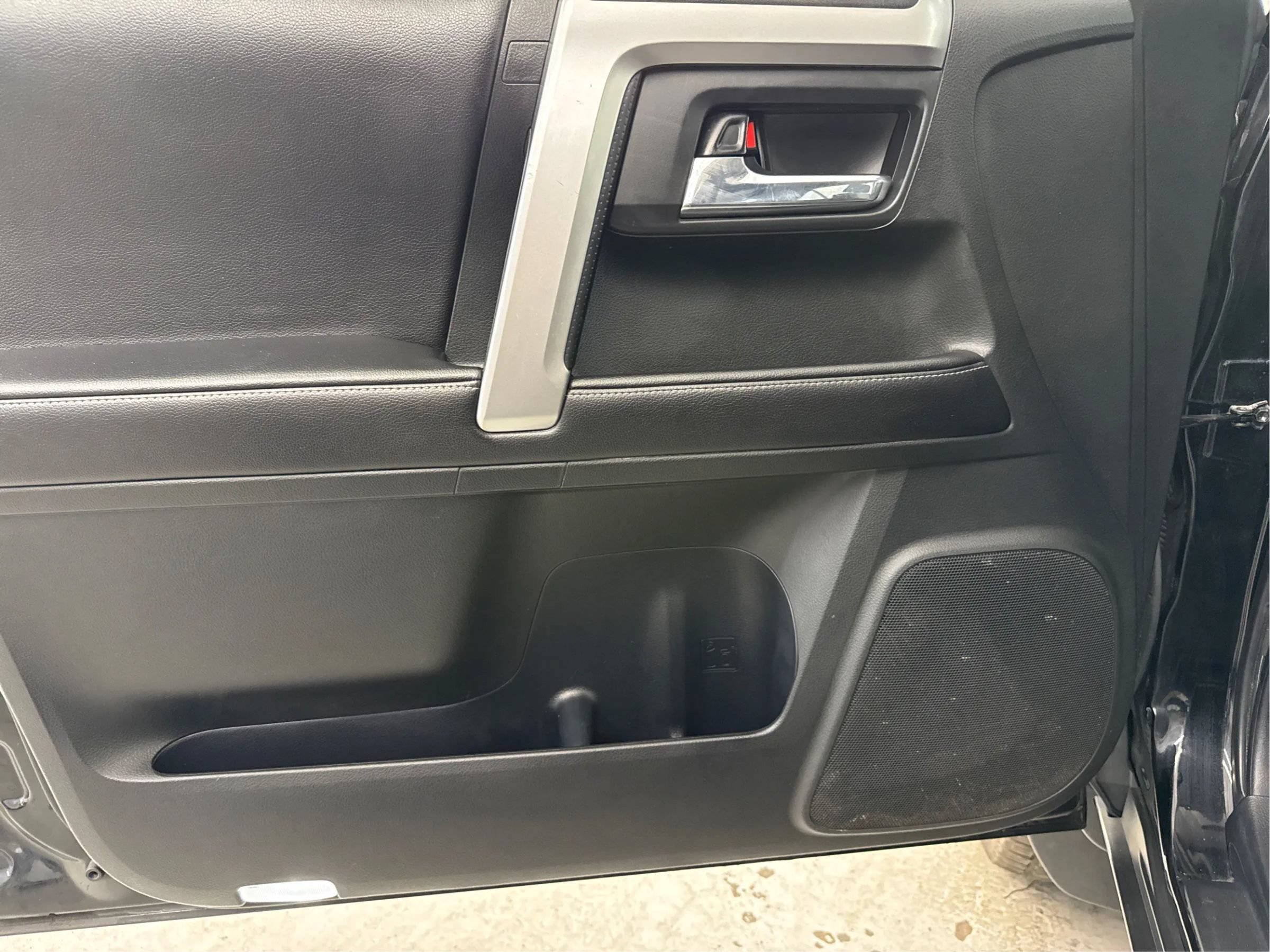 Used 2017 Toyota 4Runner SR5 AWD/4WD image 25
