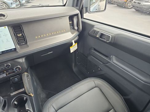 New 2025 Ford Bronco Badlands w/ Sasquatch Package AWD/4WD image 9