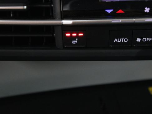 Used 2026 Toyota Sienna XLE FWD image 22