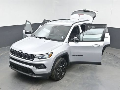 Used 2025 Jeep Compass Latitude w/ Altitude Special Edition AWD/4WD image 50
