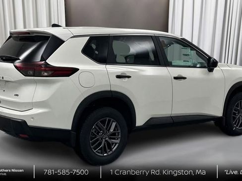 Used 2024 Nissan Rogue S image 5