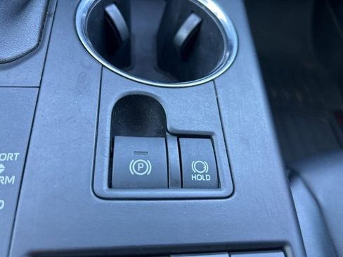 Used 2021 Toyota Highlander XLE image 32