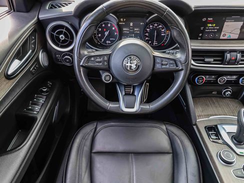 Used 2023 Alfa Romeo Stelvio Ti AWD/4WD image 17