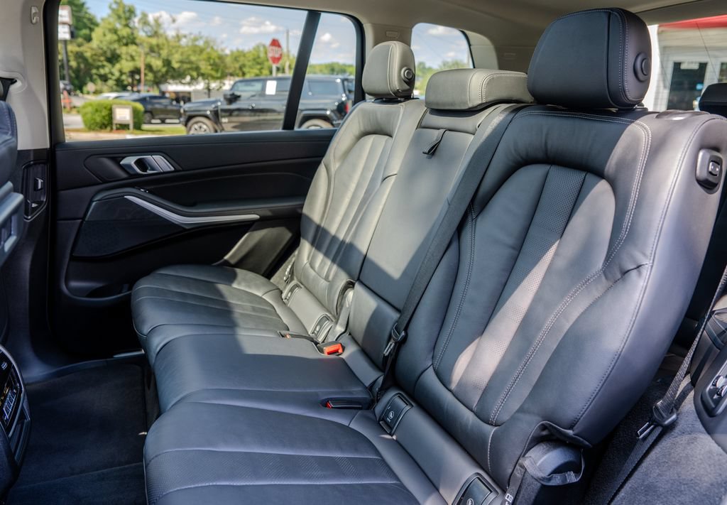 Used 2021 BMW X7 xDrive40i w/ Parking Assistance Package AWD/4WD image 19