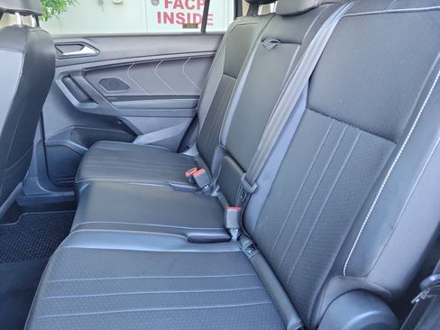 Used 2022 Volkswagen Tiguan SE w/ Panoramic Sunroof Package FWD image 16
