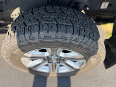 Used 2018 Toyota Tacoma Limited AWD/4WD image 10