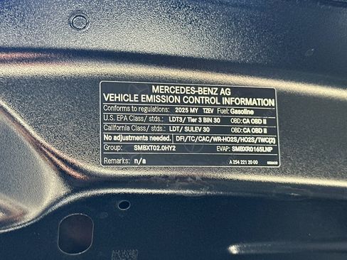 Used 2025 Mercedes-Benz GLC 350e 4MATIC image 24