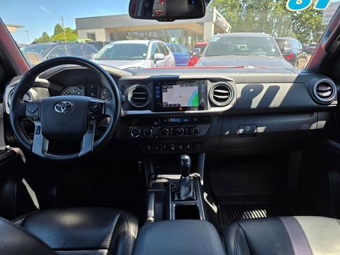Used 2018 Toyota Tacoma TRD Off-Road w/ TRD Premium Off Road Package AWD/4WD image 5