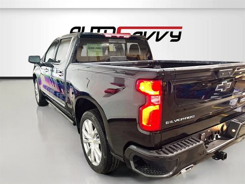 Used 2022 Chevrolet Silverado 1500 High Country w/ High Country Premium Package image 5
