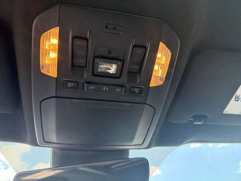 Used 2021 Toyota Highlander XSE FWD image 18
