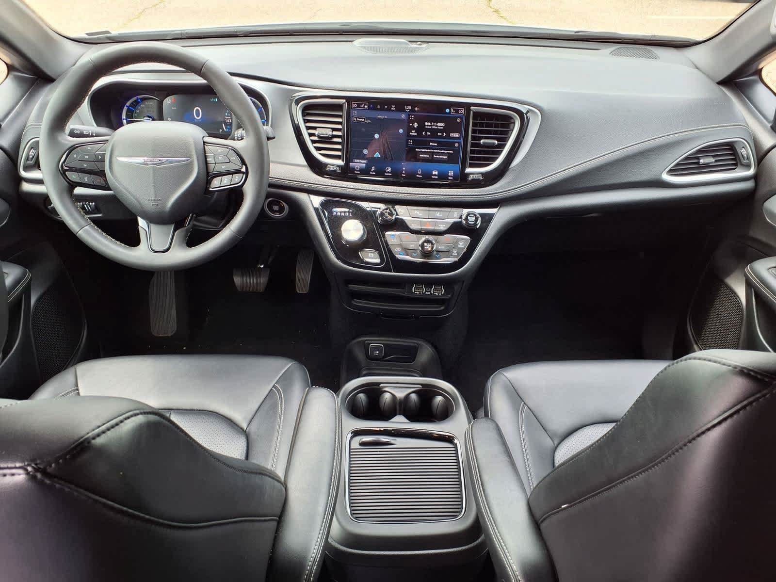 Used 2024 Chrysler Pacifica Limited FWD image 12