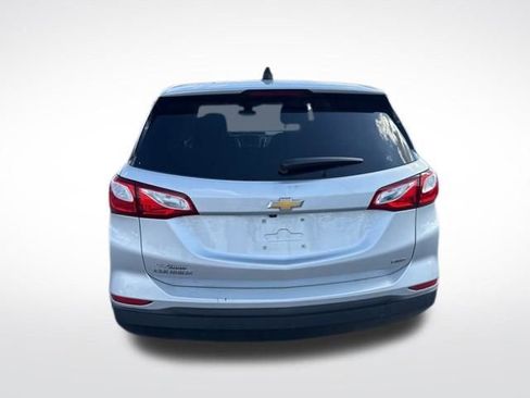 Used 2021 Chevrolet Equinox LS w/ LS Convenience Package image 4