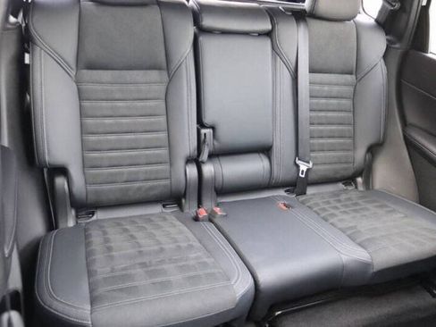 Used 2025 Mitsubishi Outlander SE image 11