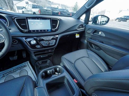 New 2026 Chrysler Pacifica Select image 42
