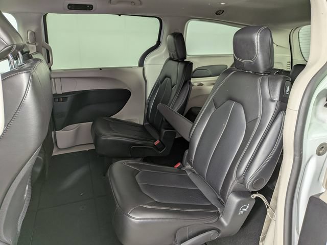 Used 2024 Chrysler Pacifica Touring-L FWD image 28
