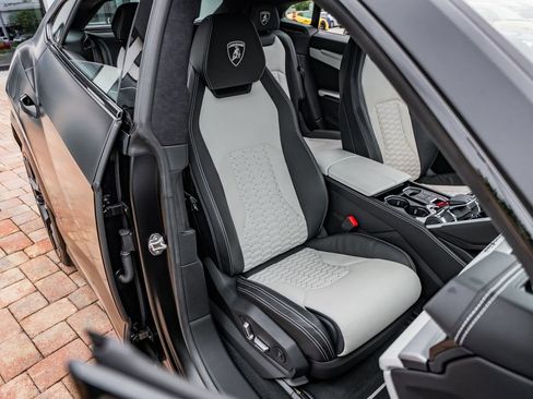 Used 2022 Lamborghini Urus AWD/4WD image 34