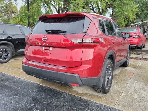 Certified 2025 Nissan Rogue SV w/ SV Premium Package FWD image 8