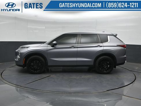 Used 2022 Mitsubishi Outlander SE AWD/4WD image 7