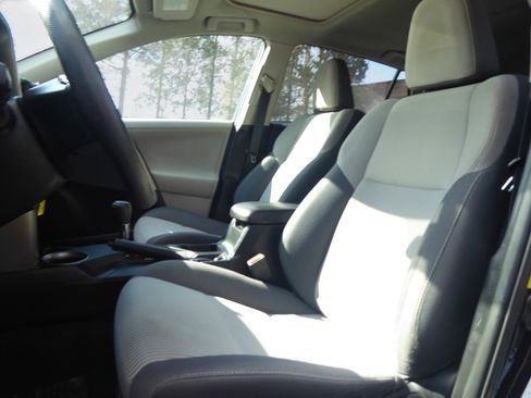 Used 2013 Toyota RAV4 XLE AWD/4WD image 16
