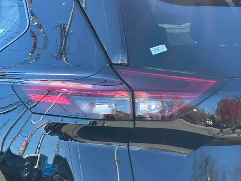 Used 2022 Nissan Rogue SL w/ SL Premium Package image 9