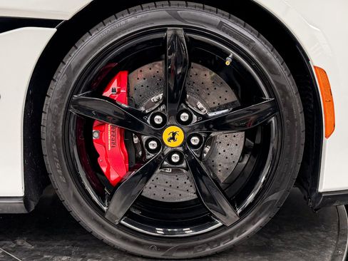 Used 2020 Ferrari Portofino RWD image 29