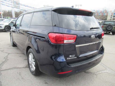 Used 2018 Kia Sedona LX w/ LX Essentials Premium Package image 3