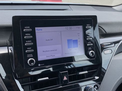 Used 2024 Toyota Camry SE image 8