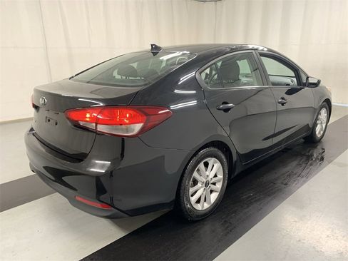 Used 2017 Kia Forte LX w/ LX Popular Package image 2