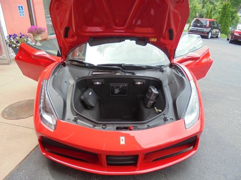 Used 2017 Ferrari 488 GTB RWD image 33