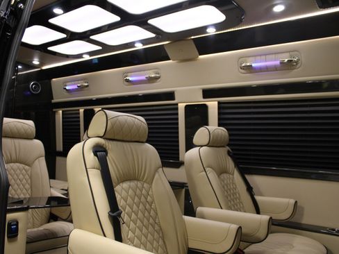 Used 2023 Mercedes-Benz Sprinter 3500 image 28