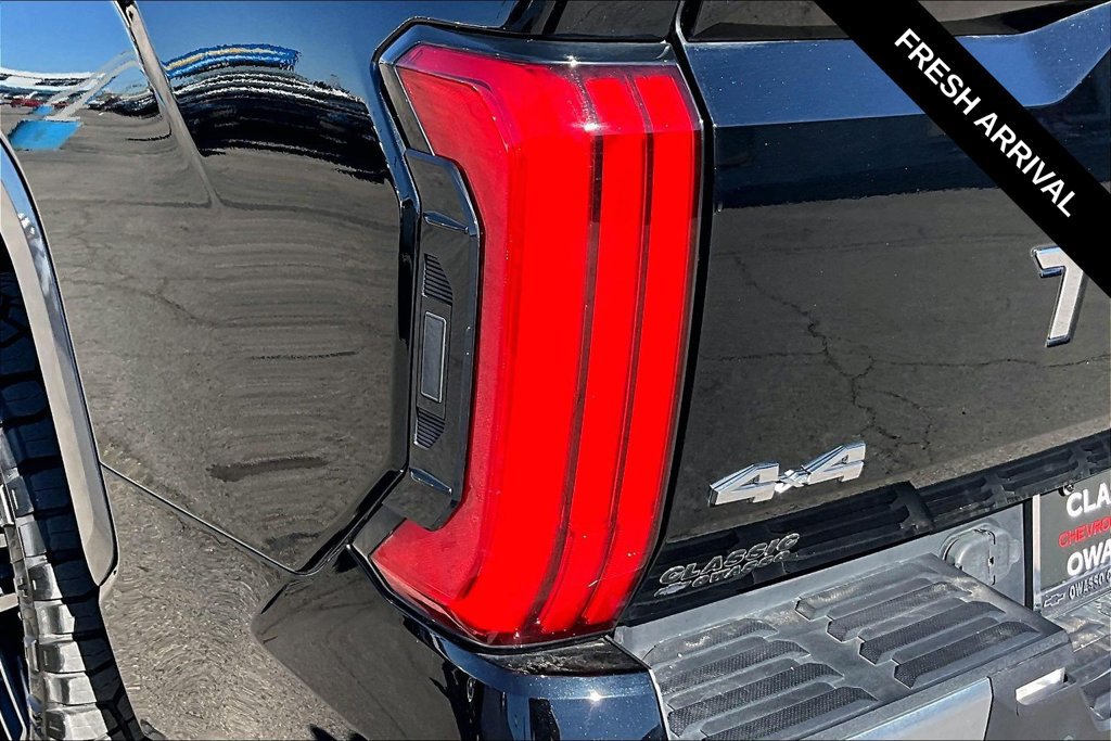 Used 2024 Toyota Tundra Limited w/ Power Package AWD/4WD image 23