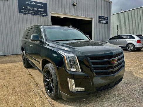 Used 2019 Cadillac Escalade Premium Luxury w/ Escalade Sport Edition AWD/4WD image 8