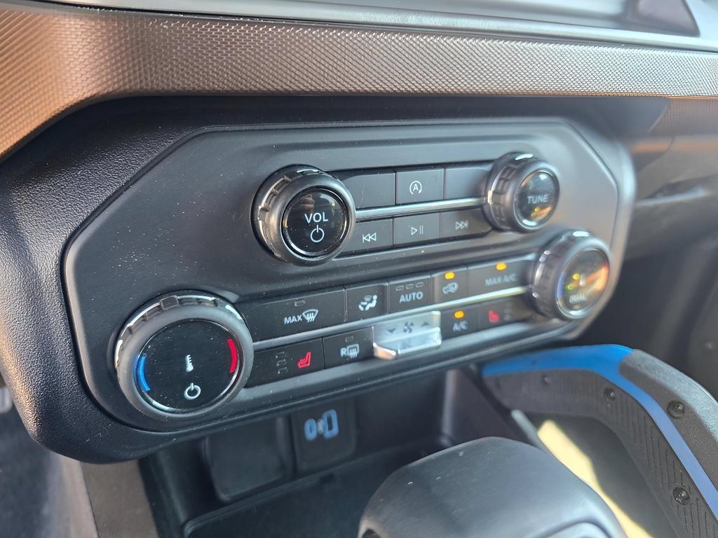 Used 2022 Ford Bronco Outer Banks AWD/4WD image 17