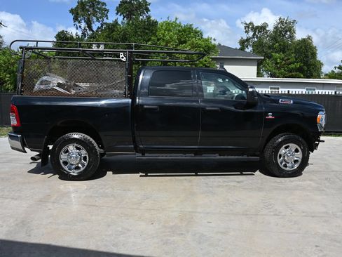 Used 2024 RAM 3500 Tradesman w/ Chrome Appearance Group AWD/4WD image 7