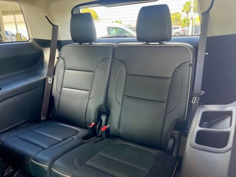 Used 2021 GMC Acadia Denali w/ Denali Technology Package image 13