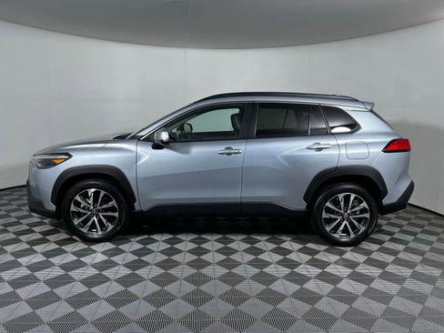 Certified 2024 Toyota Corolla Cross XLE FWD image 8