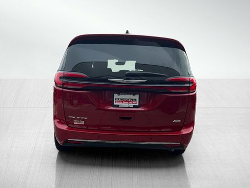 New 2026 Chrysler Pacifica Select image 6