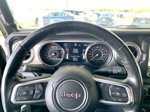 Used 2020 Jeep Wrangler Unlimited Sahara image 17