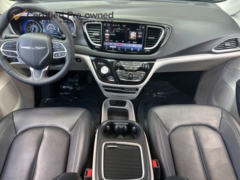 Used 2024 Chrysler Pacifica Touring-L FWD image 14