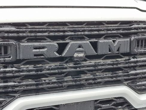 New 2026 RAM 2500 Laramie AWD/4WD image 12