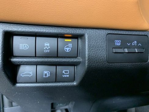 Used 2020 Toyota Avalon Limited image 20