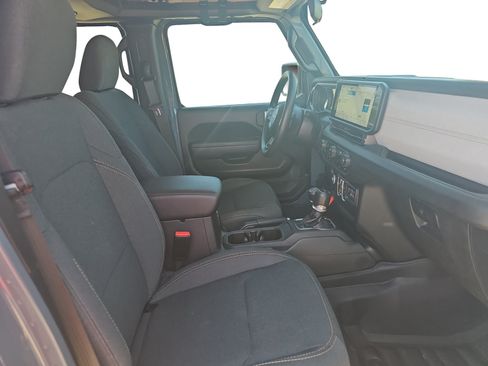 Used 2025 Jeep Gladiator Sport AWD/4WD image 17