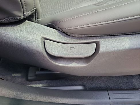 New 2026 Kia Carnival FWD image 9