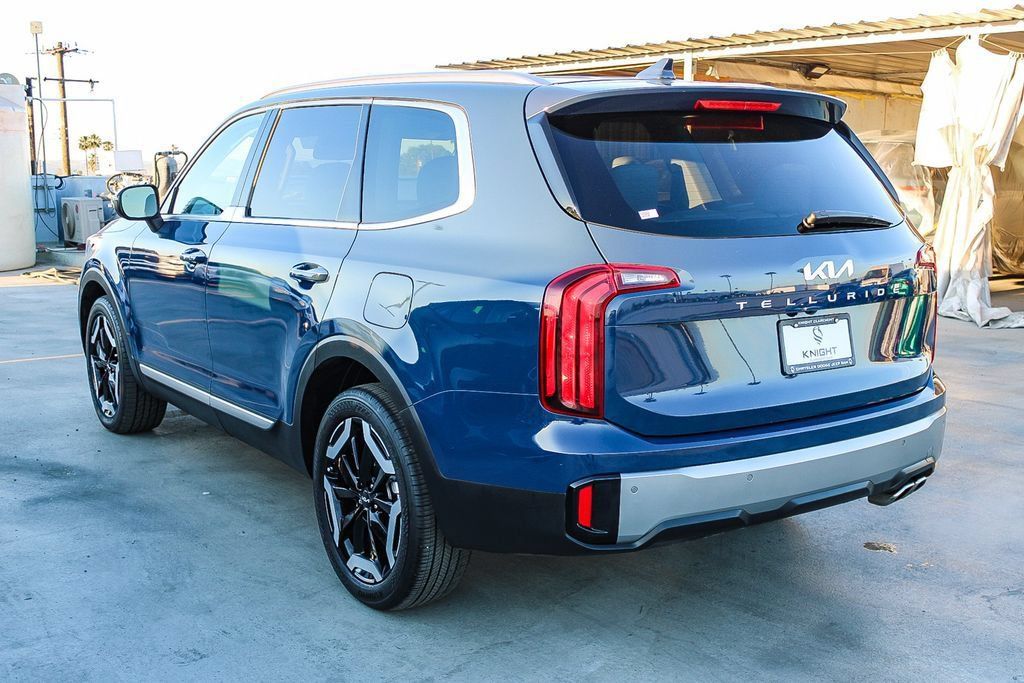 Used 2025 Kia Telluride S FWD image 7