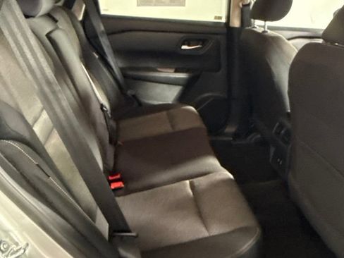 Used 2024 Nissan Rogue SV AWD/4WD image 16
