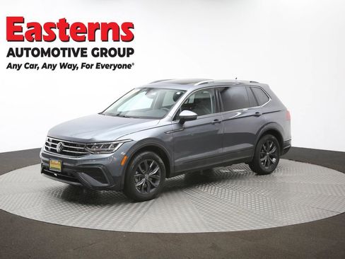 Used 2022 Volkswagen Tiguan SE w/ Panoramic Sunroof Package image 57