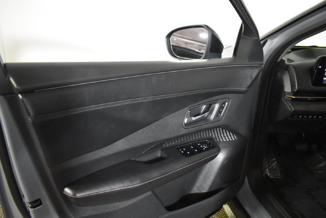 Used 2024 Nissan Ariya AWD image 7